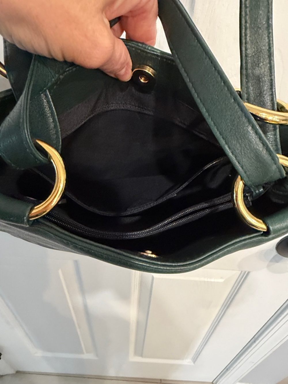 Elegant Green Shoulder Bag with Gold Ring Accents Etienne Aigner Vintage - Picture 8 of 9